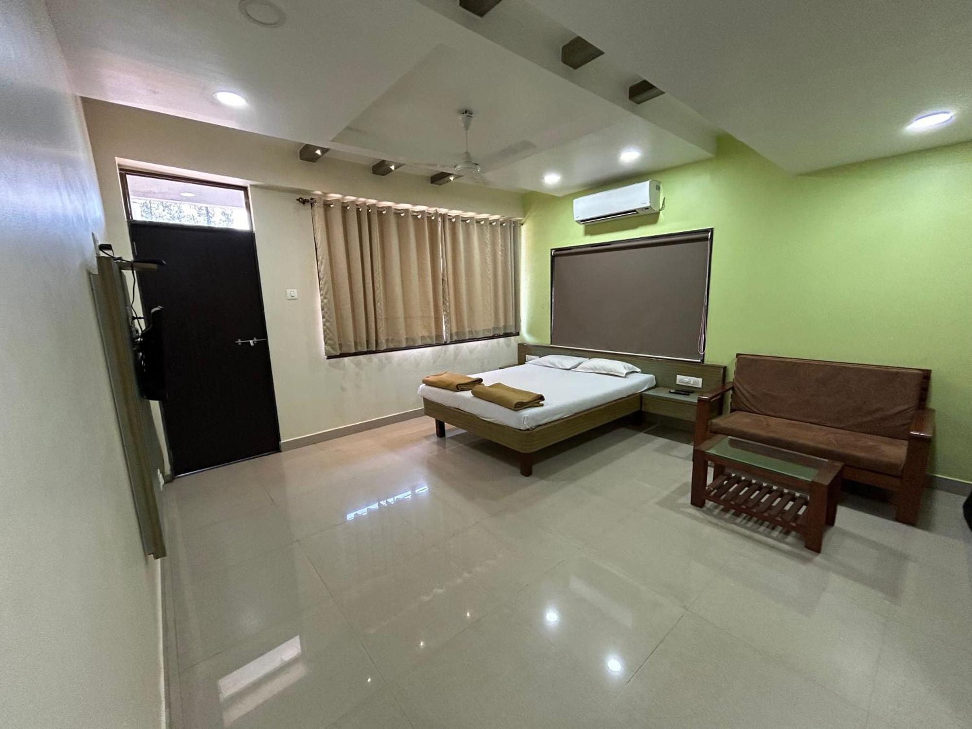 Hotel Aaba'S Gomantak Sawantwadi ภายนอก รูปภาพ