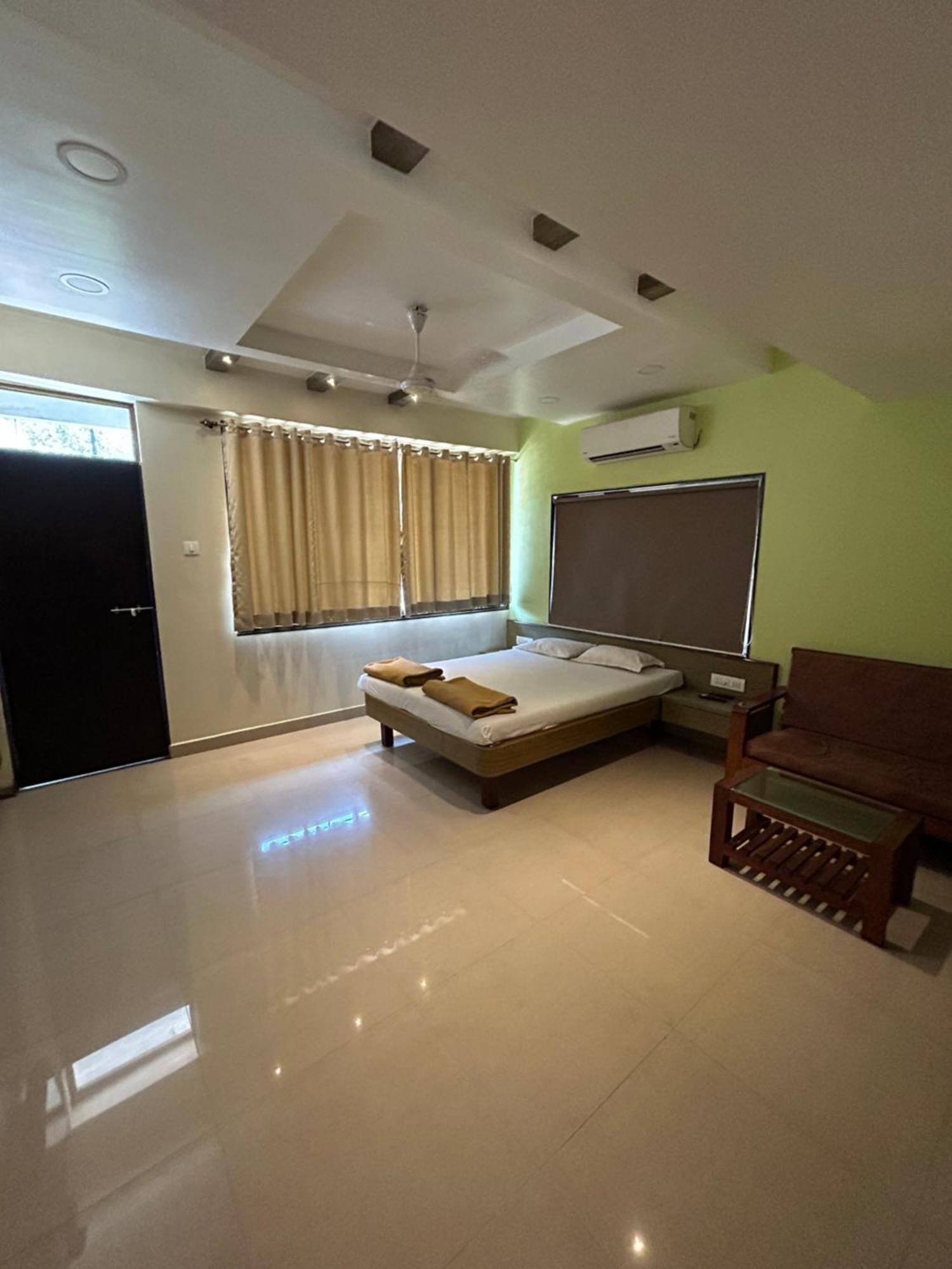 Hotel Aaba'S Gomantak Sawantwadi ภายนอก รูปภาพ