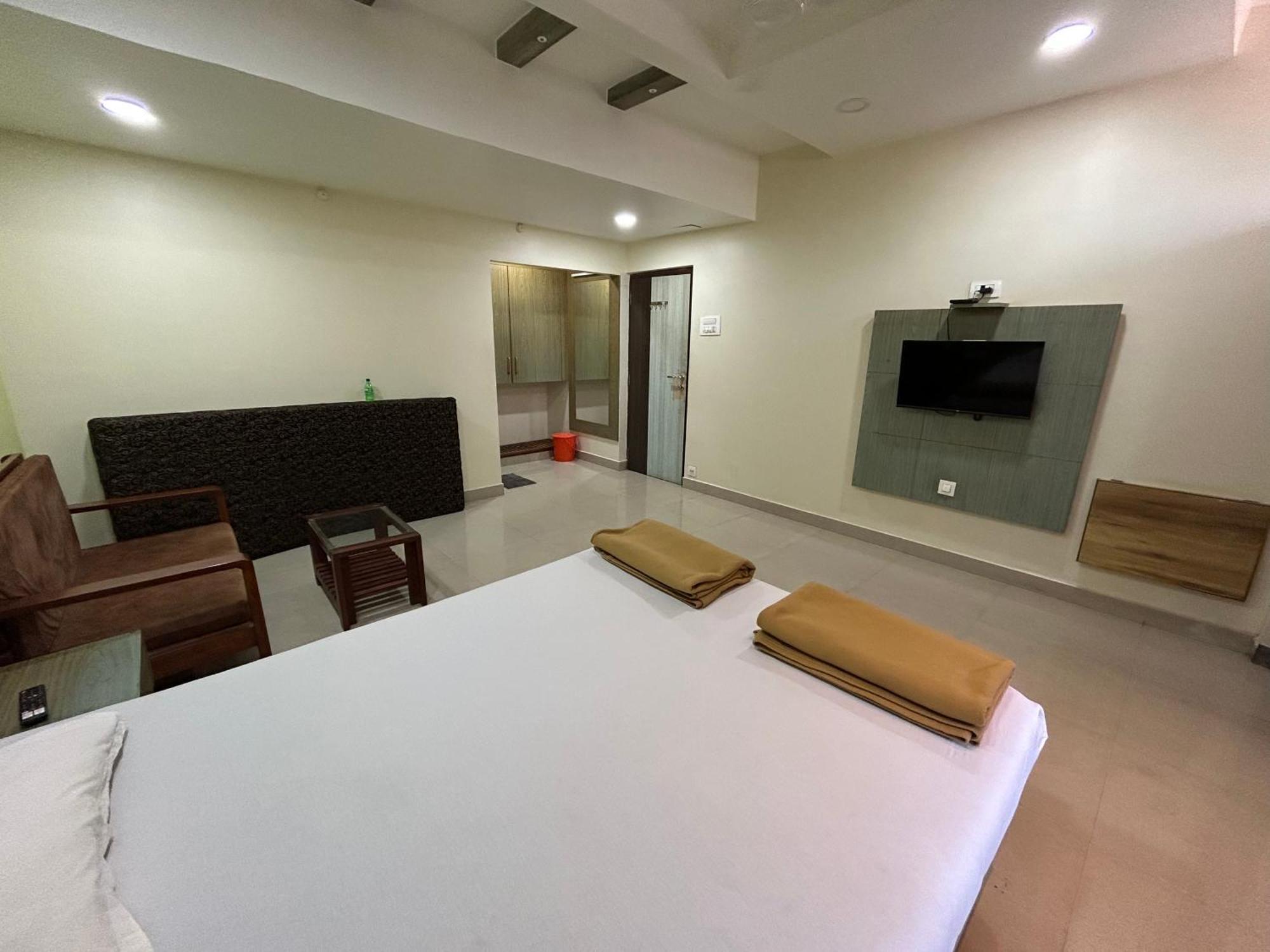 Hotel Aaba'S Gomantak Sawantwadi ภายนอก รูปภาพ