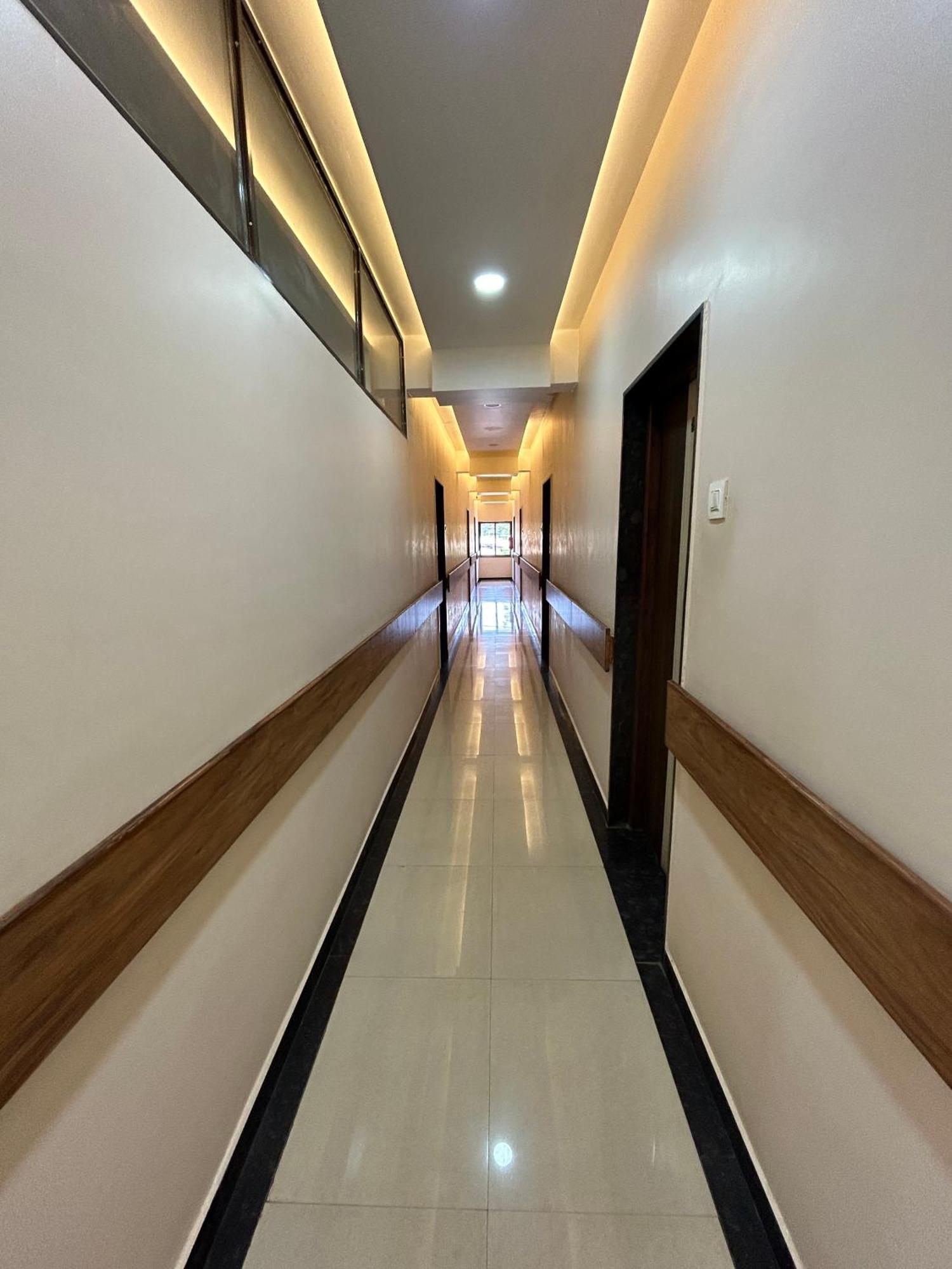 Hotel Aaba'S Gomantak Sawantwadi ภายนอก รูปภาพ